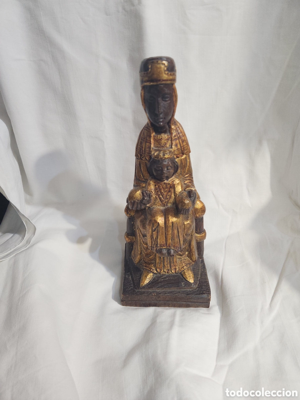 Arte: TALLA VIRGEN DE MONTSERRAT EN MADERA TALLADA. 30CM.