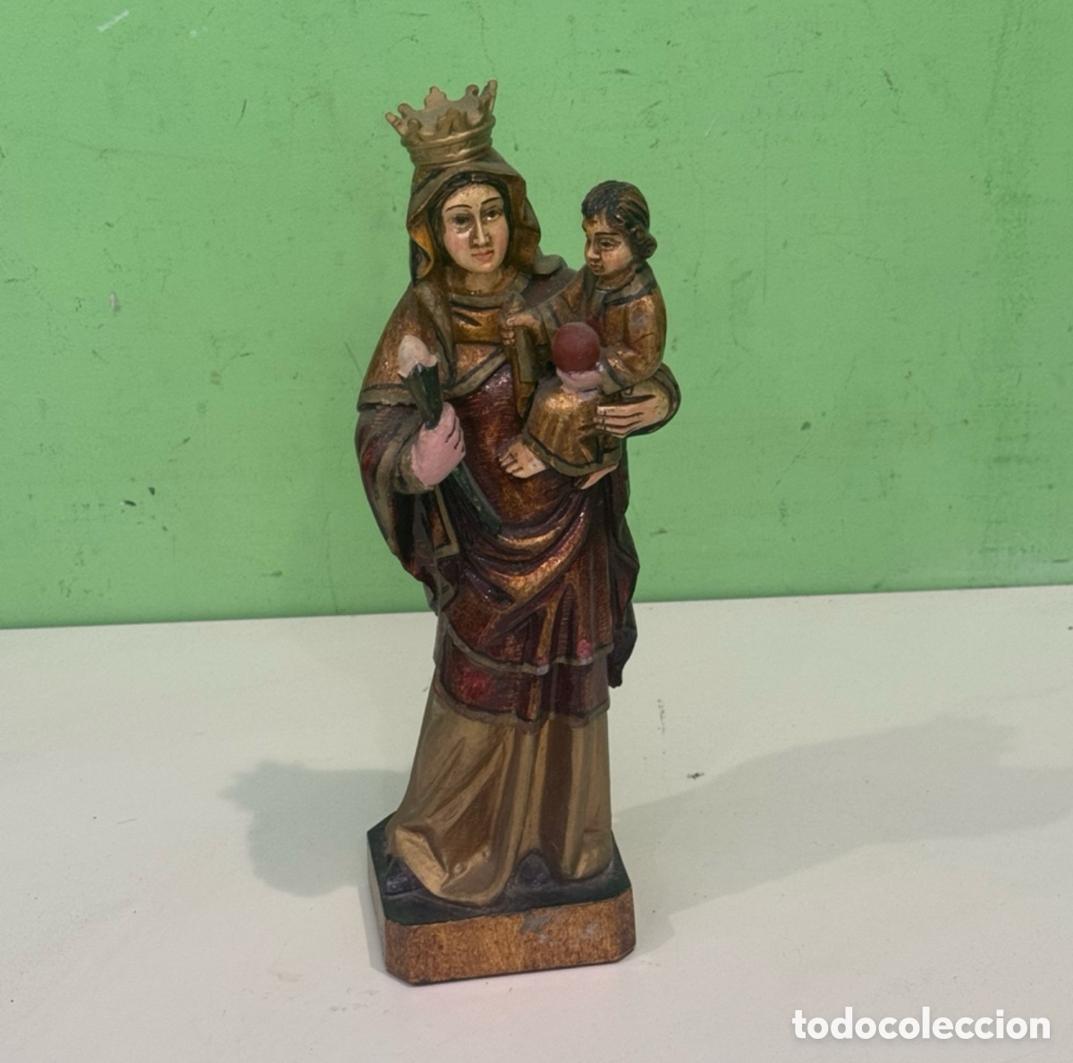 Arte: Escultura de madera tallada Virgen del Carmen con Ni&ntilde;o Jes&uacute;s 28 cm