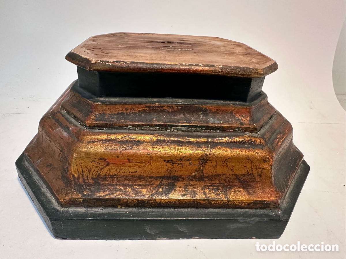 Arte: PEANA O BASE DE MADERA POLICROMADA PARA IMAGEN RELIGIOSA ANTIGUA.