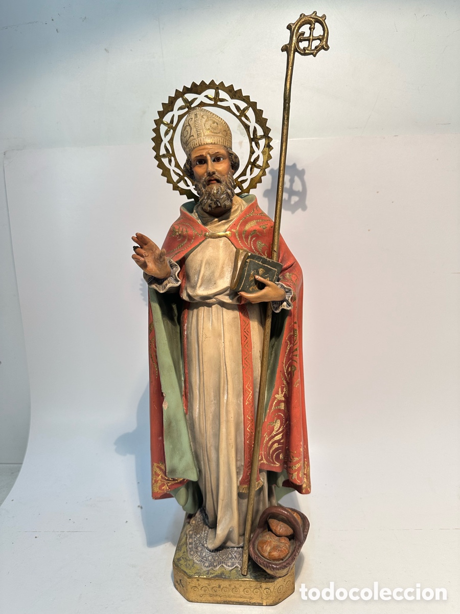 Arte: ANTIGUO OBISPO DE ESTUCO Y OJOS DE CRISTAL CON CESTA DE PAN, DESCONOZCO SANTO. MODELO OLOT. 42CM.
