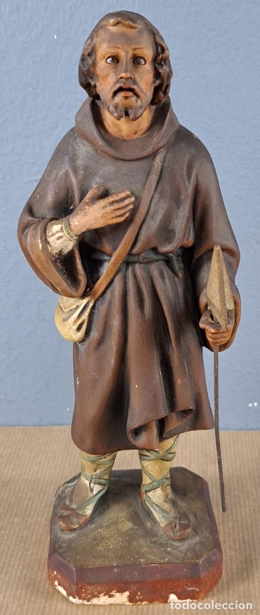 Arte: Figura religiosa en yeso policromado con ojos de cristal S. XIX
