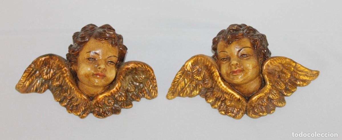 Arte: Pareja de angelotes alados. Estuco policromado y dorado. Mediados siglo XX