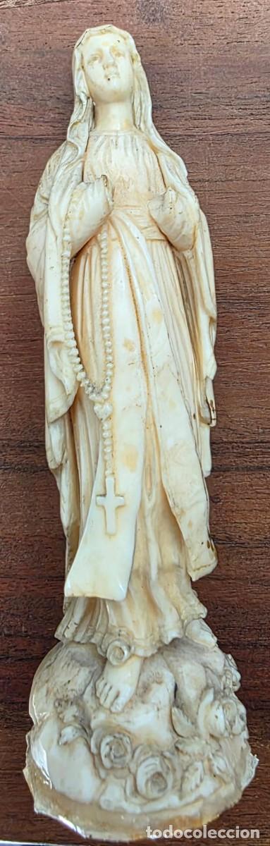Arte: Virgen Mar&iacute;a del Rosario 13 cm &ndash; Escultura Religiosa Tallada en Hueso &ndash; Figura Devocional Antigua