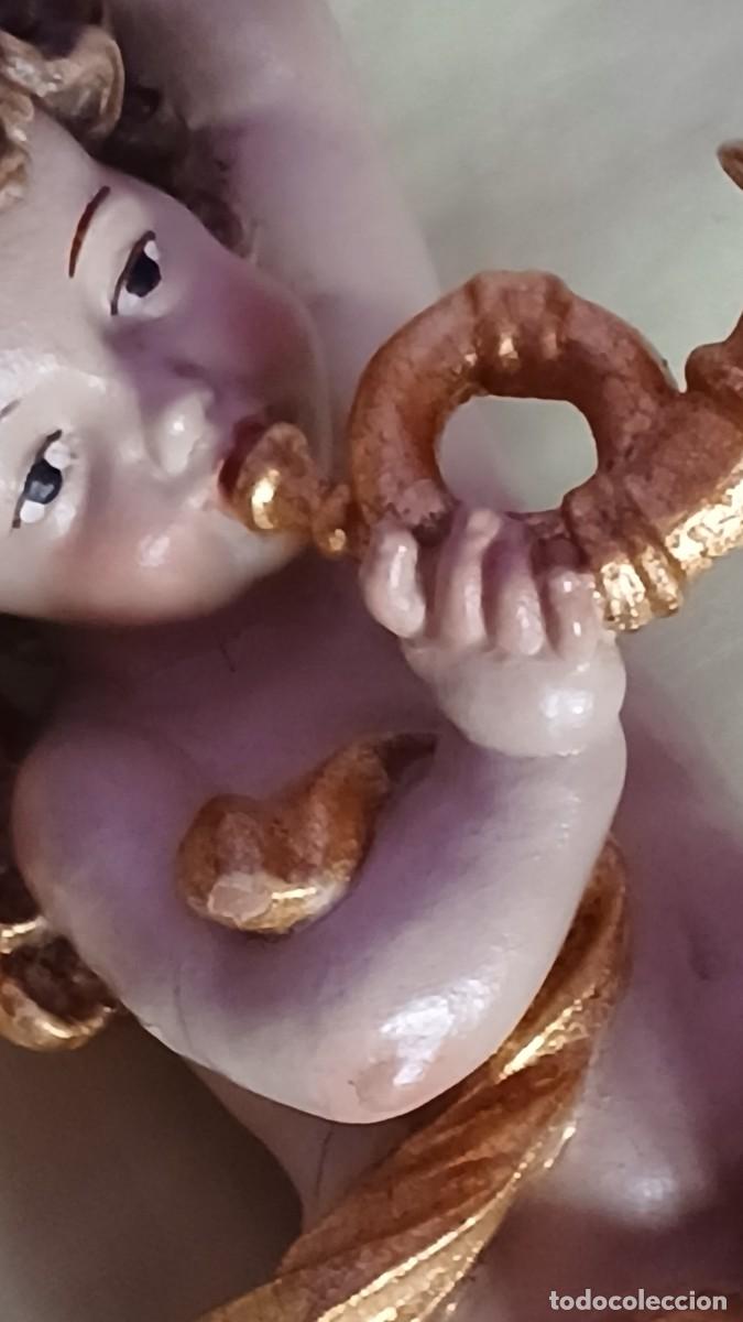 Arte: antiguo &aacute;ngel querub&iacute;n tallado en madera