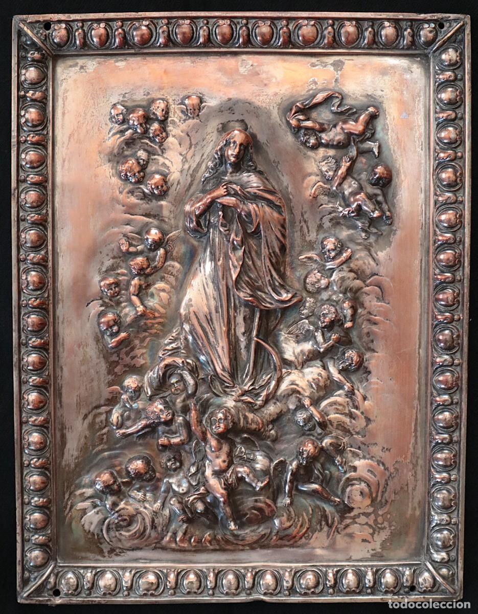 Art: La Inmaculada Concepci&oacute;n. Relieve en placa de cobre. Siglo XVIII. Mide 23 x 17 cm.