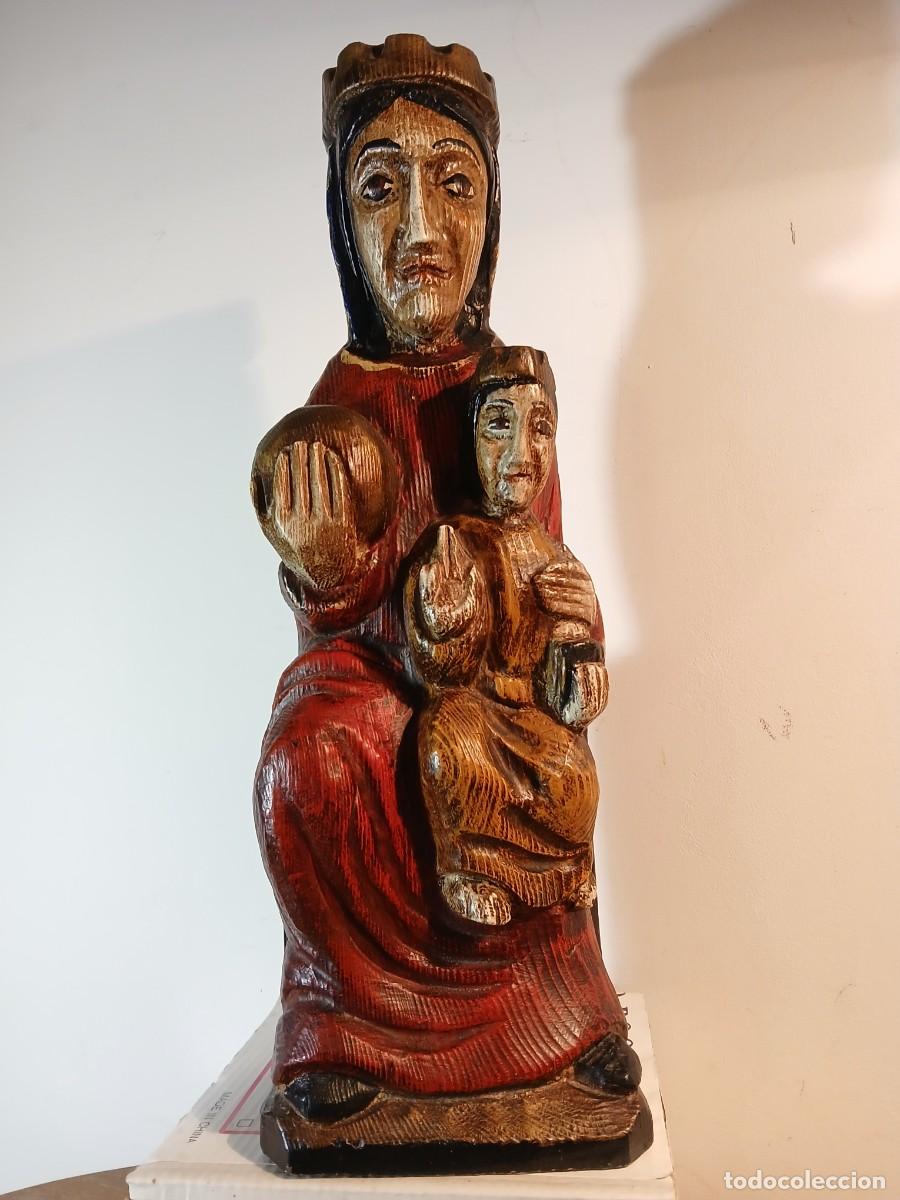 Arte: Talla en madera policromada Virgen Maria en trono con ni&ntilde;o Jes&uacute;s. Estilo rom&aacute;nico