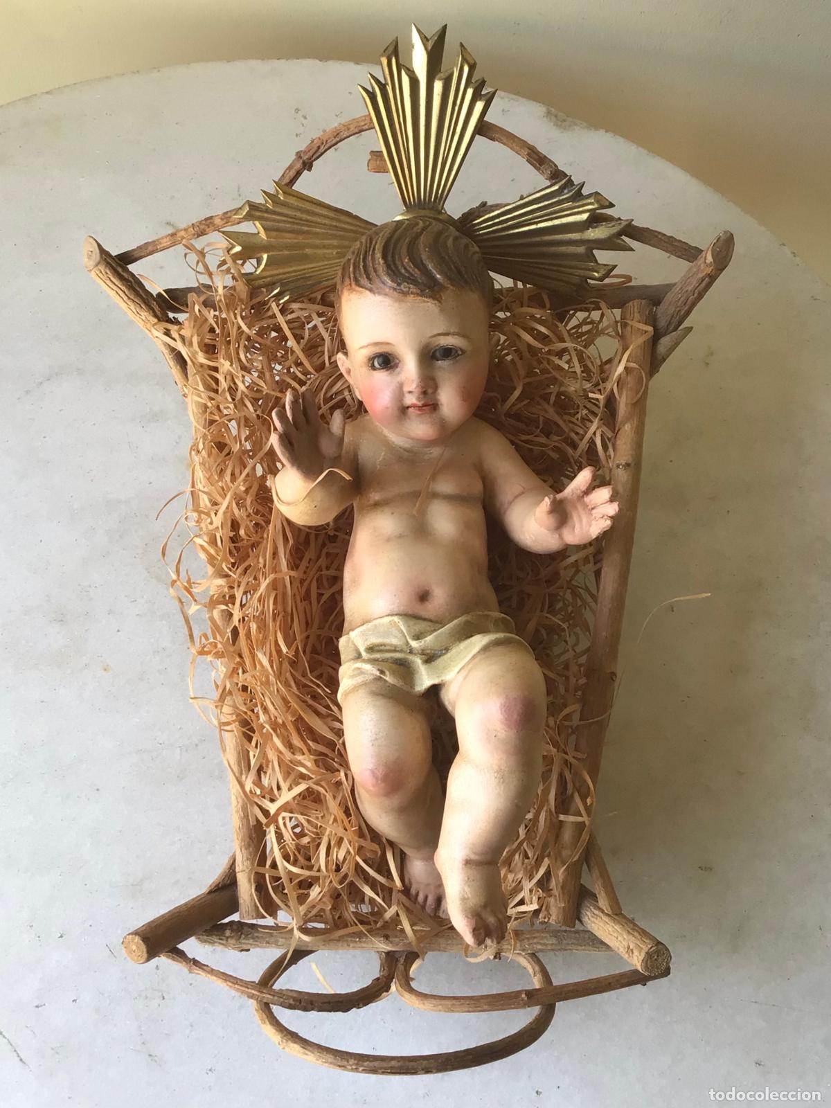 Arte: ANTIGUO Y MARAVILLOSO NI&Ntilde;O JESUS EN CUNA , TALLA DE MADERA , 28 CM DE LARGO - OJOS DE VIDRIO