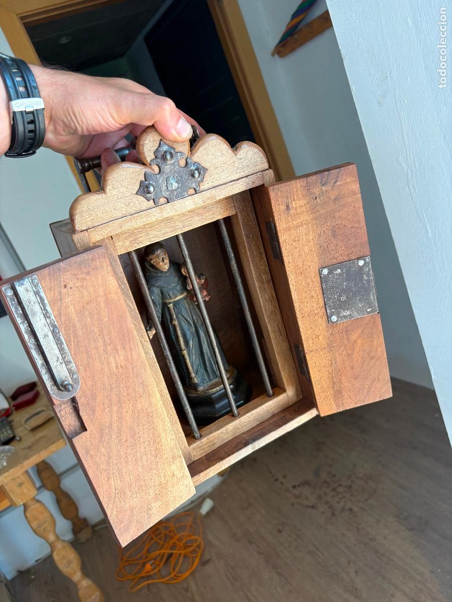 Arte: Capilla domiciliaria con santo barroco de madera