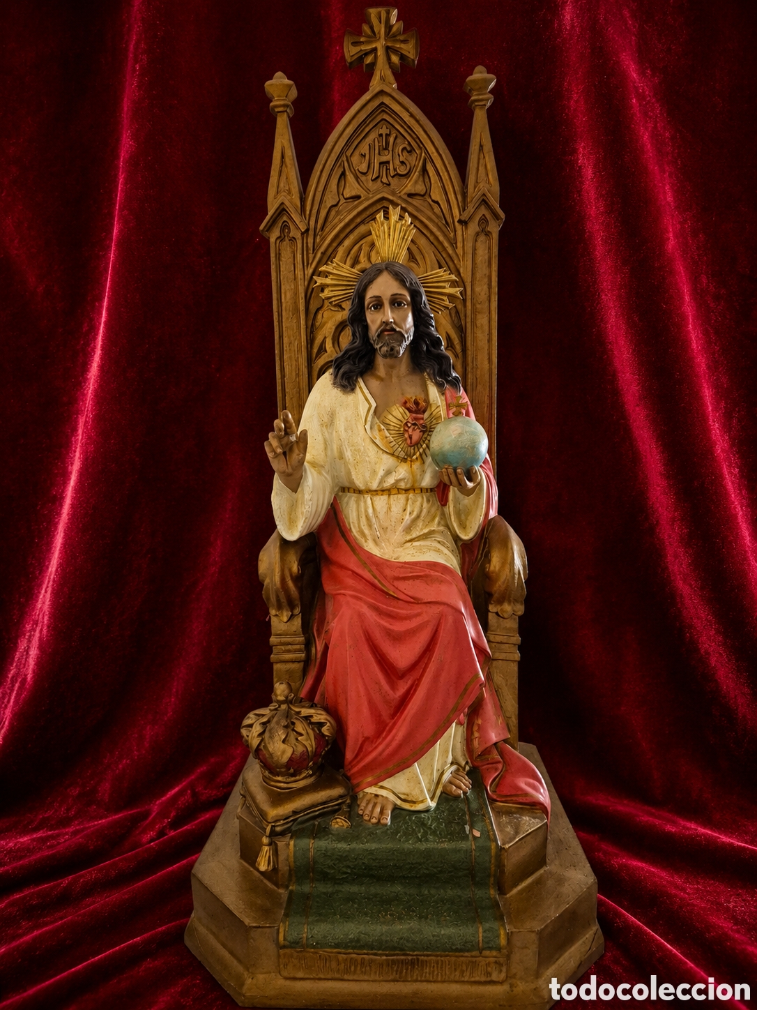Arte: Cristo Rey pasta de madera Olot
