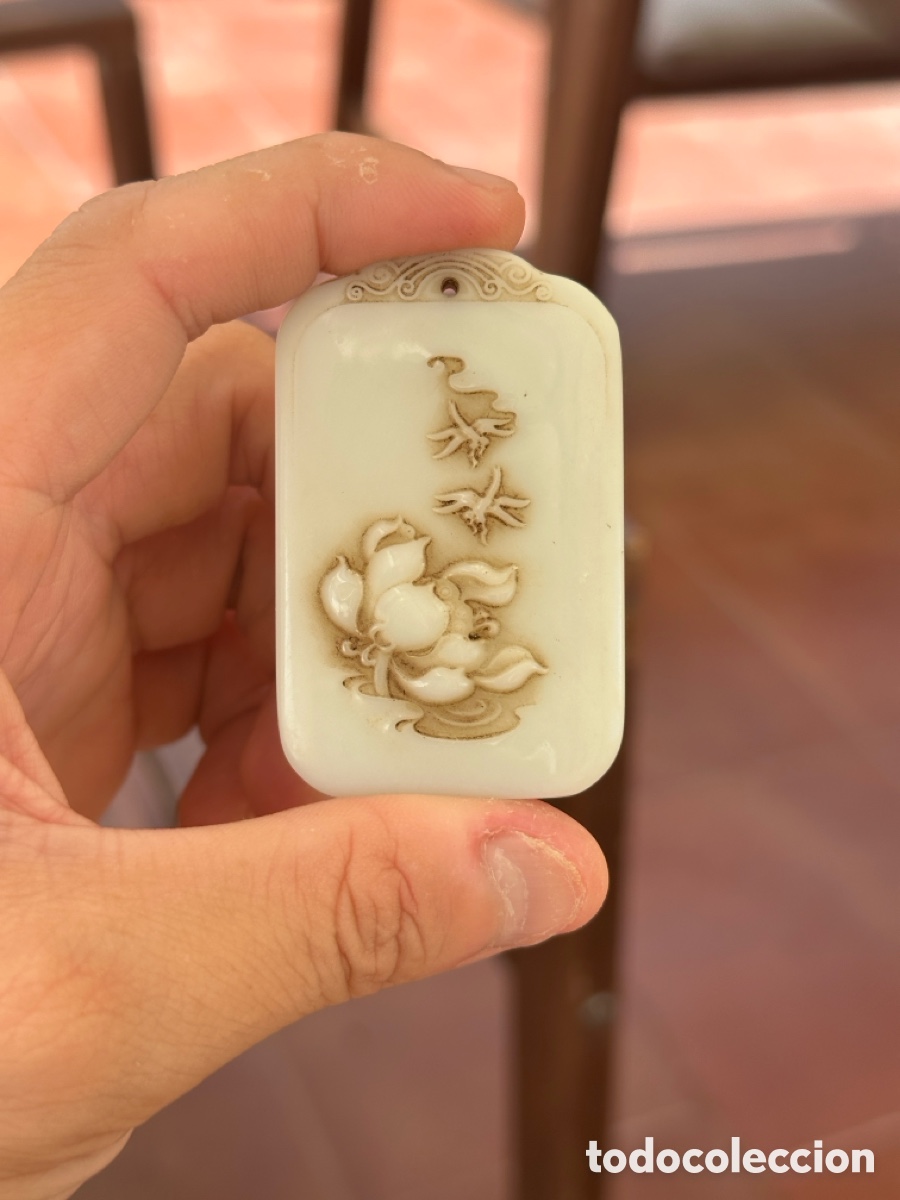 Arte: Placa de jade &rdquo;loto y lib&eacute;lula&rdquo;, Rep&uacute;blica de China (principios del s. XX)