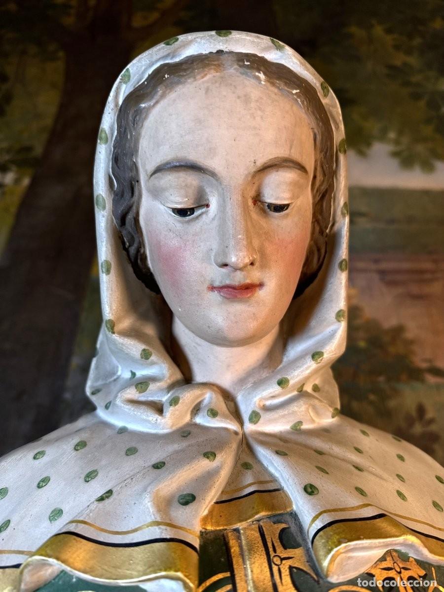 Arte: Estatua de yeso policromado que representa a Santa Germana Prima, Virgen y Santa del XVI.