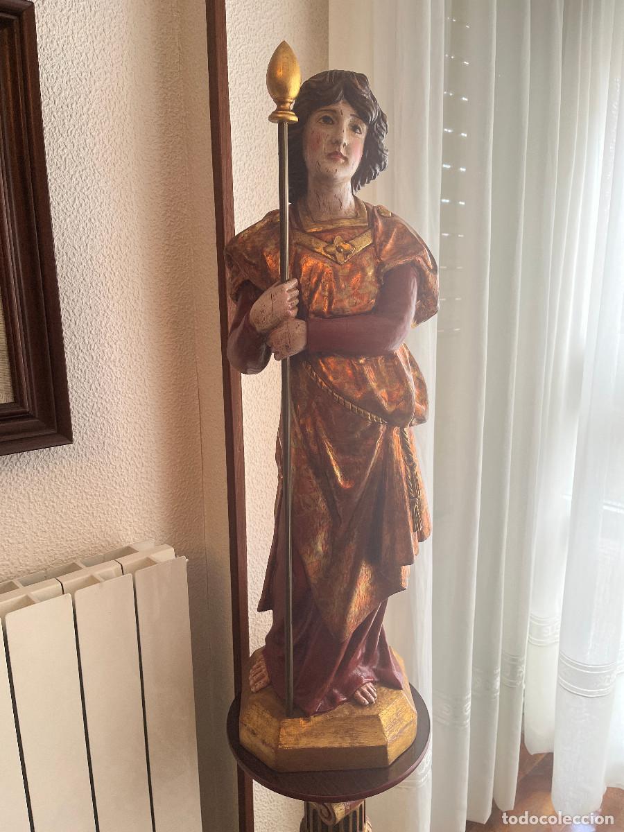 Arte: Figura policromada de guardia con vara