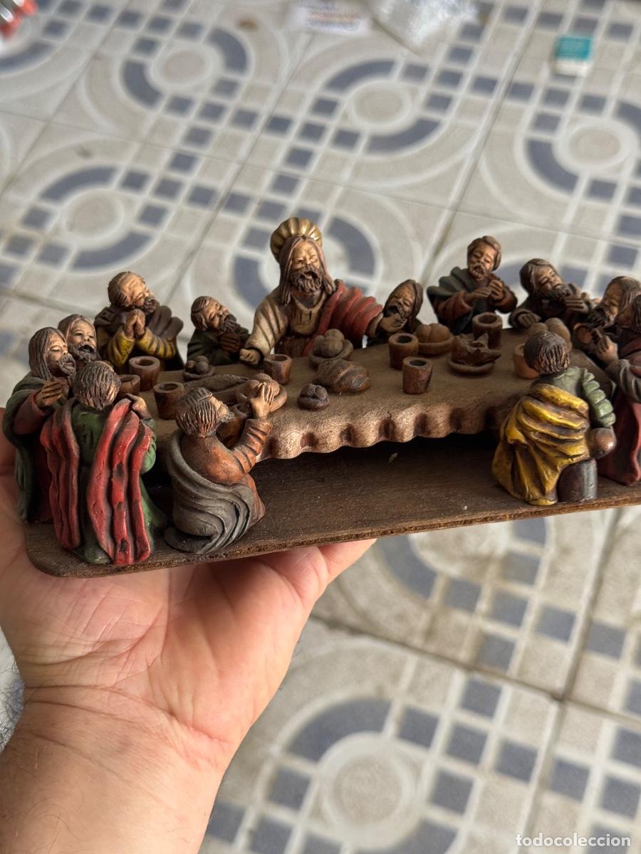 Art: Bonita Santa cena, terracota y base de madera