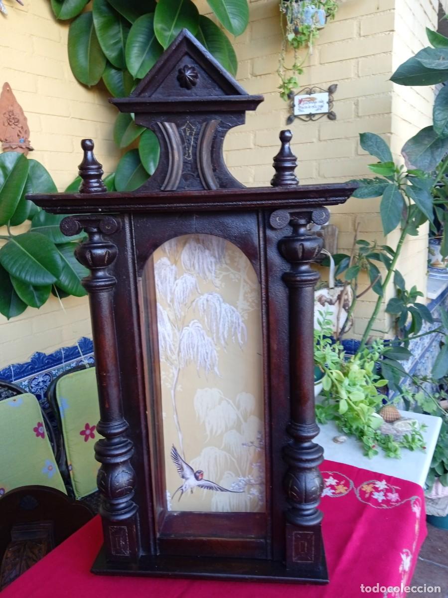Arte: Capilla hornacina antigua de madera para figura religiosa