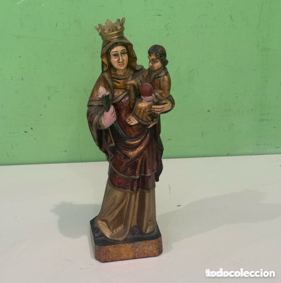 Arte: Escultura de madera tallada Virgen del Carmen con Ni&ntilde;o Jes&uacute;s 28 cm.