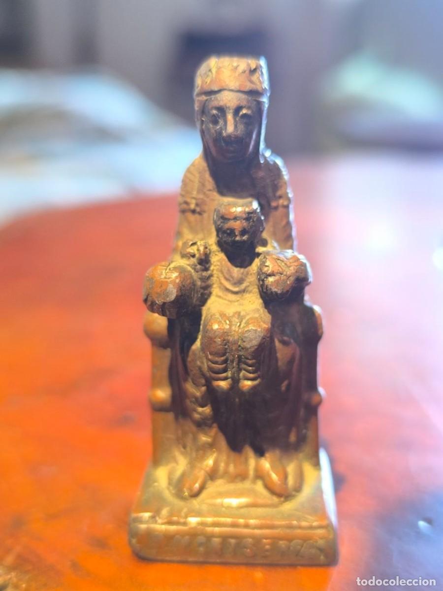 Arte: ANTIGUA VIRGEN DE MONSERRAT EN LATON 6 CM