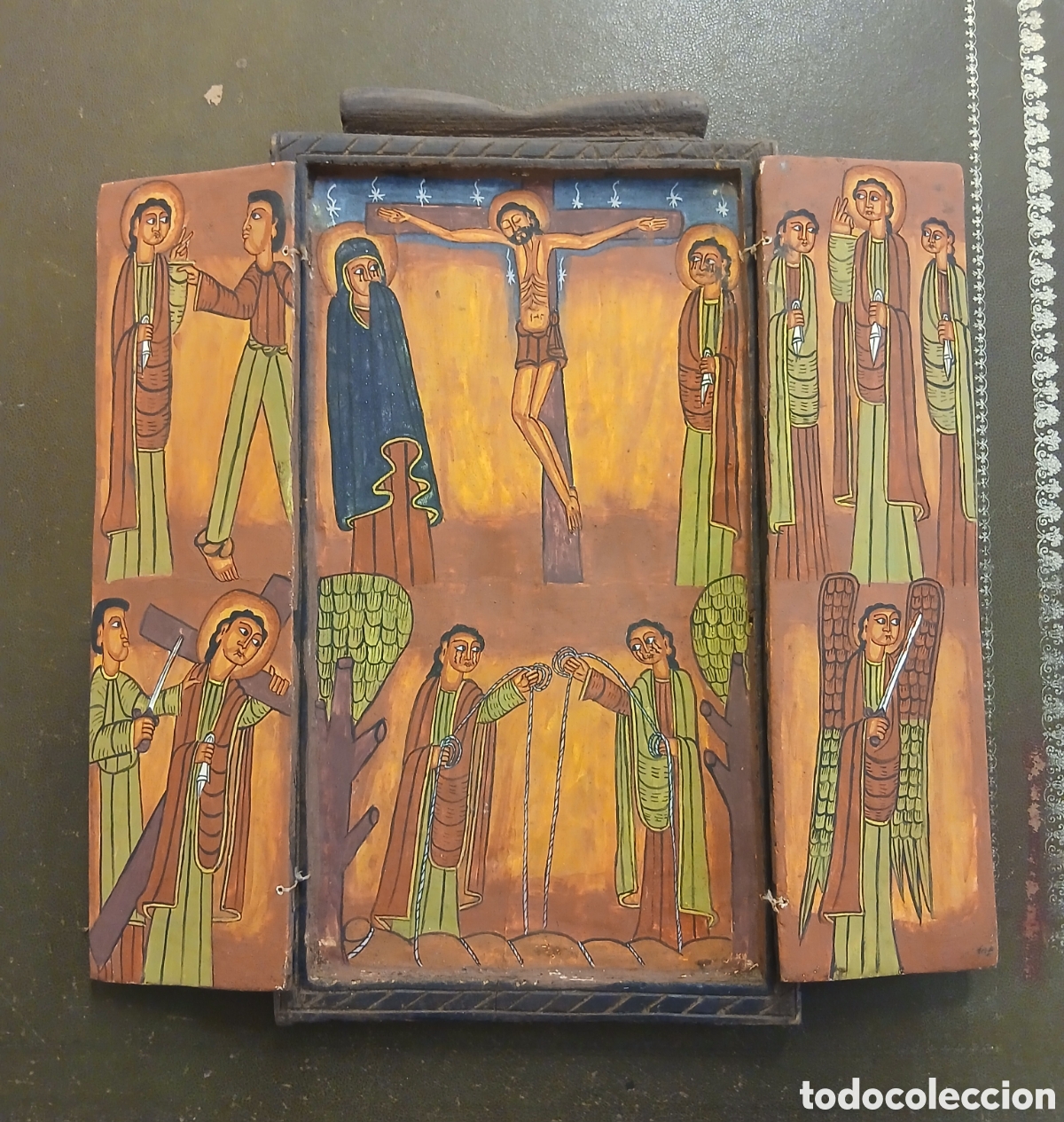 Arte: ​Antiguo Tr&iacute;ptico Religioso Et&iacute;ope en Madera Tallada a Mano - Icono Ortodoxo Pintado - 35 cm