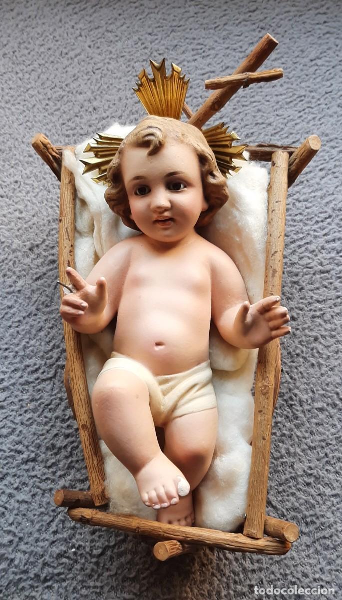 Arte: Antiguo Ni&ntilde;o Jes&uacute;s de Olot/Taller - Pasta de Madera, Ojos de Cristal y Cuna R&uacute;stica