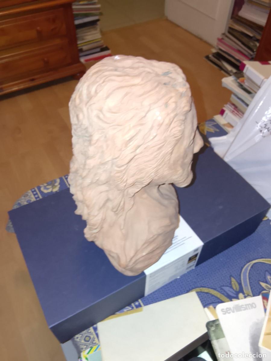 Arte: escultura en forma de busto que representa a Jesucristo, com&uacute;nmente utilizada como objeto devoci&oacute;n - Foto 4