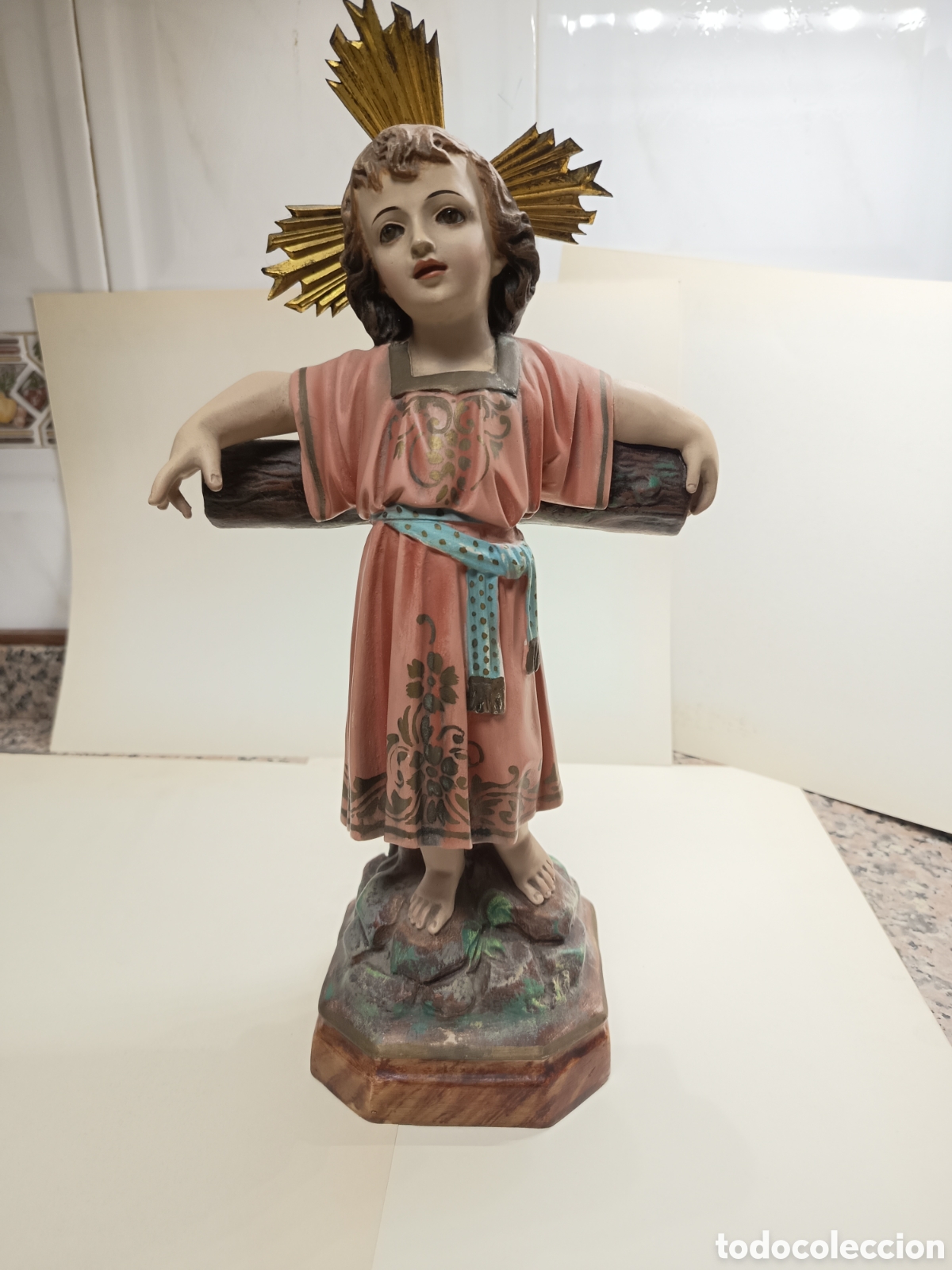 Arte: Ni&ntilde;o Jes&uacute;s con Cruz ojos cristal Olot