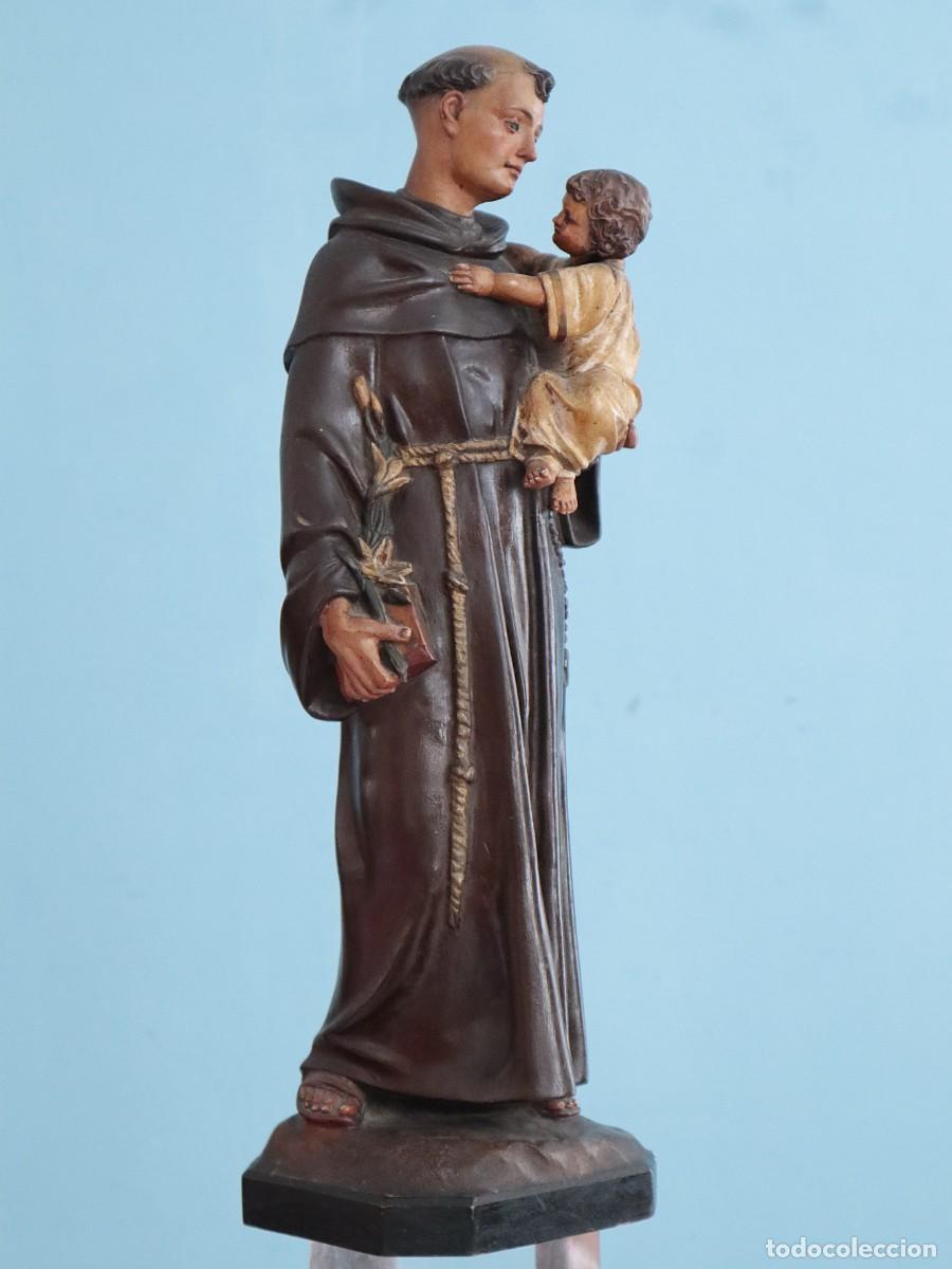 Arte: San Antonio con el Ni&ntilde;o Jes&uacute;s. Estuco Policromado. Olot, hacia 1900. Mide 41 cm de altura.