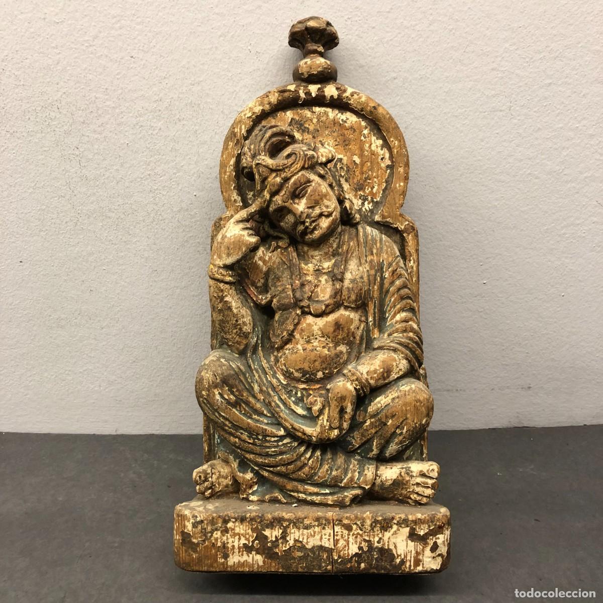 Arte: TALLA DECORATIVA DE MADERA - ESTILO ORIENTAL - ESCULTURA SACRA BUDISTA - 40 X 19,5 CM / 449