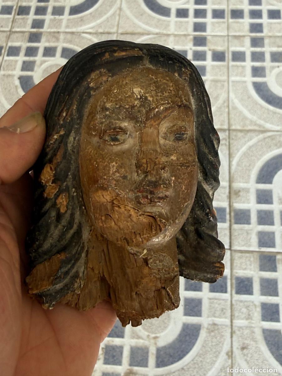 Arte: Antigua cabeza de una virgen, talla en madera, por restaurar