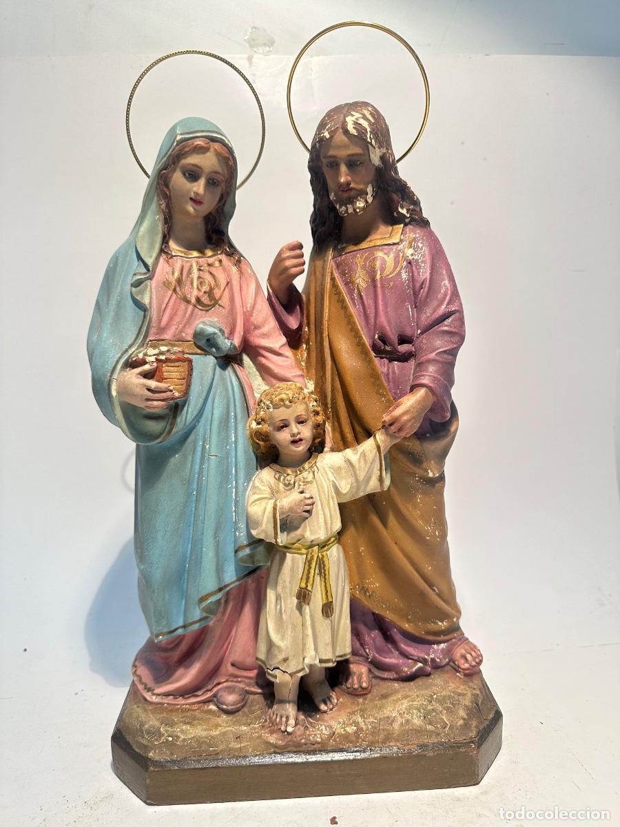 Arte: ANTIGUA SAGRADA FAMILIA DE ESTUCO Y OJOS DE CRISTAL. MODELO OLOT. 34 CM.