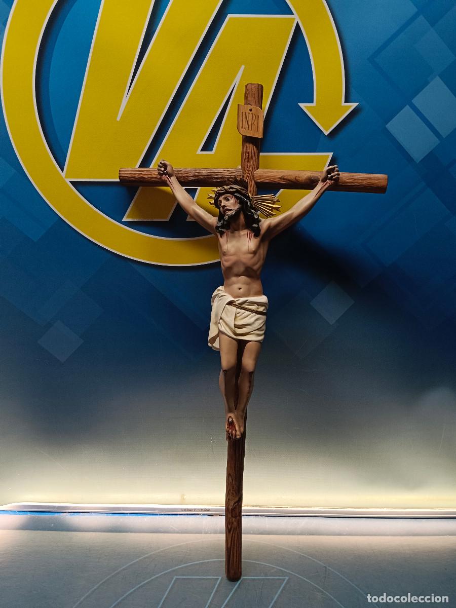Arte: crucifijo cat&oacute;lico tradicional de pared, Jesucristo tallado , con el letrero &rdquo;INRI&rdquo;