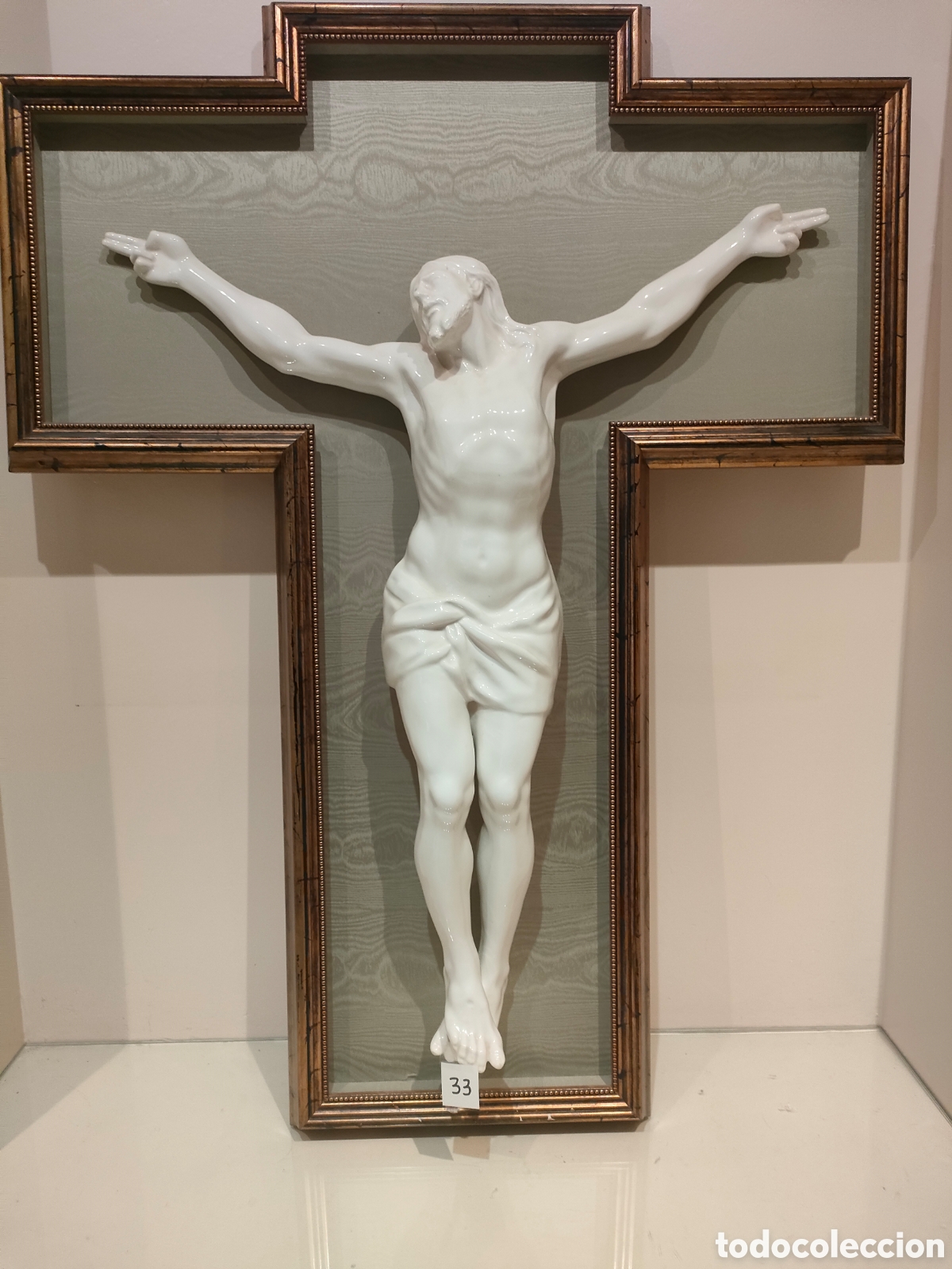 Arte: Cristo de porcelana de Alcora. Muy bien estado de conservaci&oacute;n. Medidas 63x57
