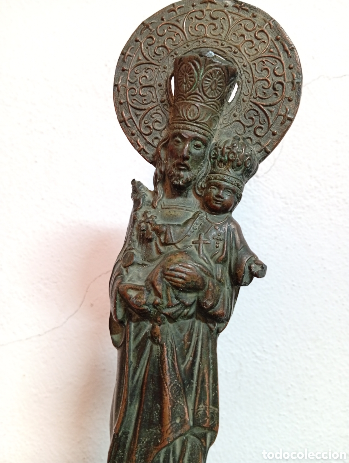 Arte: Antiguo santo ruso ortodoxo realizado en calamina ,sobre peana de bronce ,32 cm altura