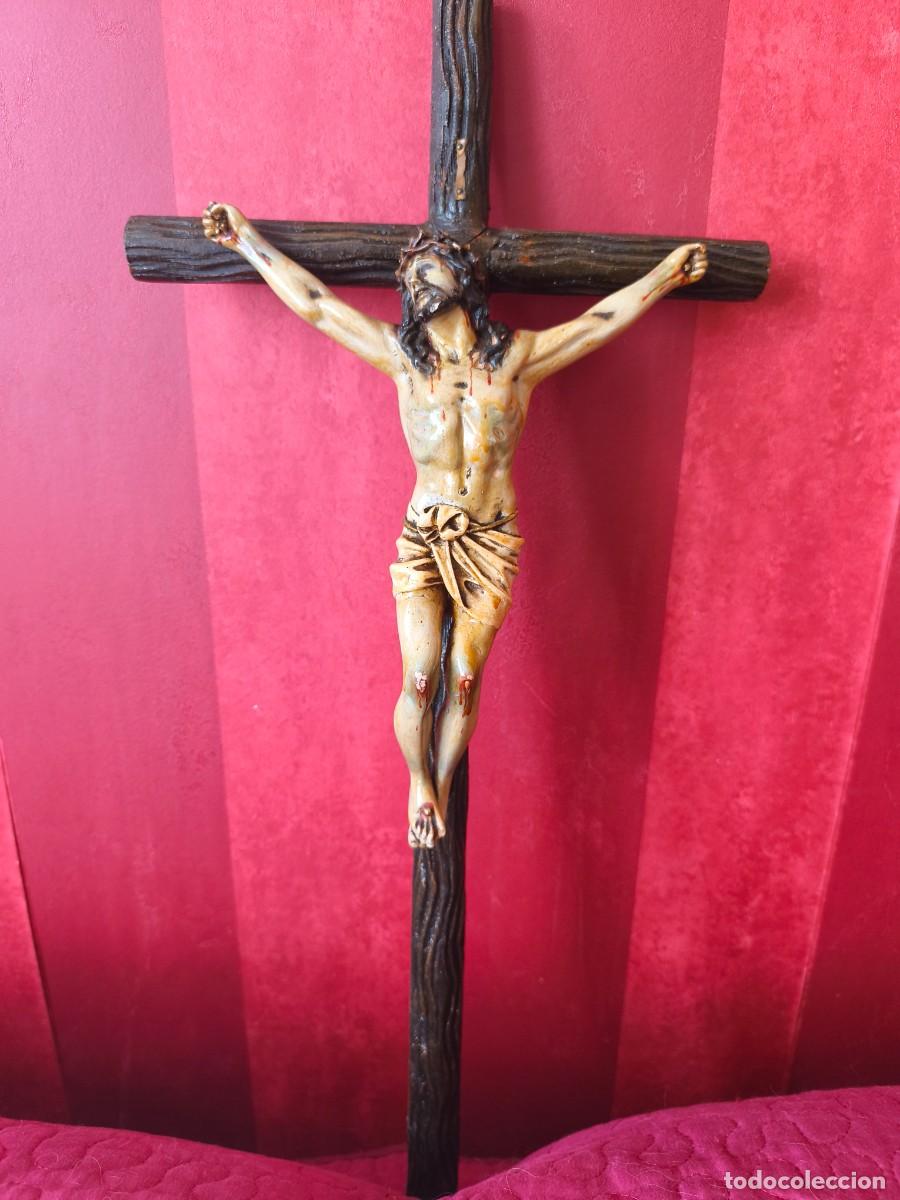 Arte: Precioso y antiguo crucifijo. Olot?