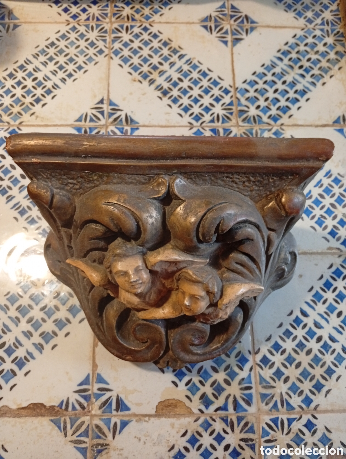 Arte: Antigua m&eacute;nsula de estuco.
