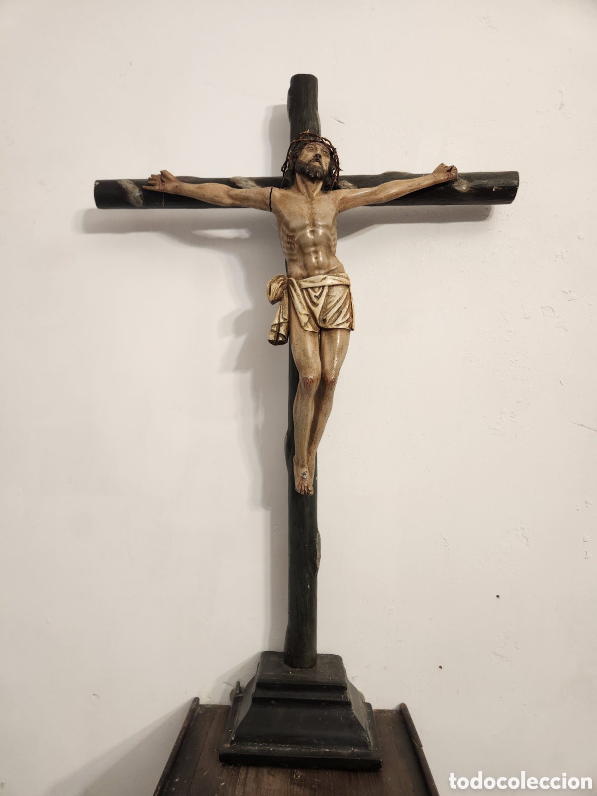 Arte: Cristo crucificado en madera de sobremesa o altar