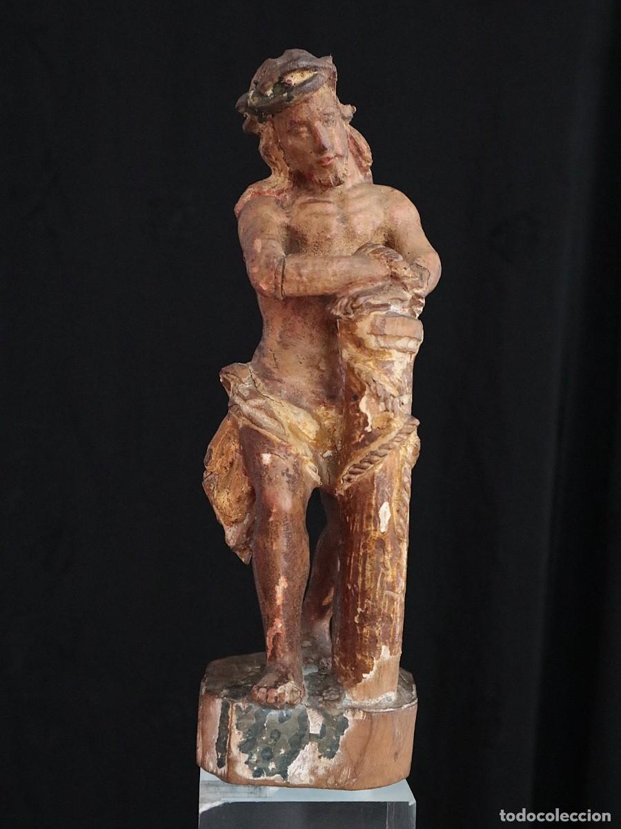 Arte: Cristo atado a la columna. Escultura de madera tallada. Siglos XVII_XVIII. Mide 22 cm de altura.
