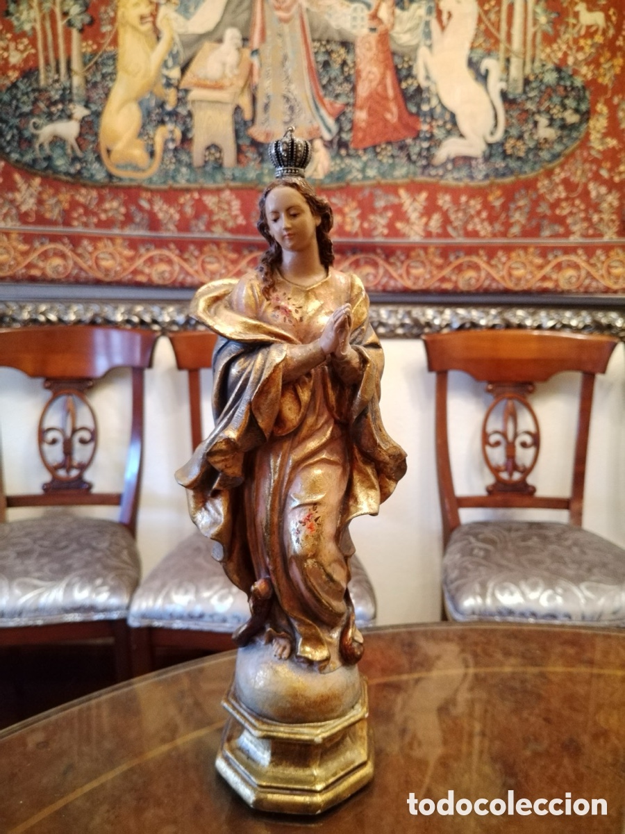 Arte: Virgen Inmaculada policromada y dorada sobre peana