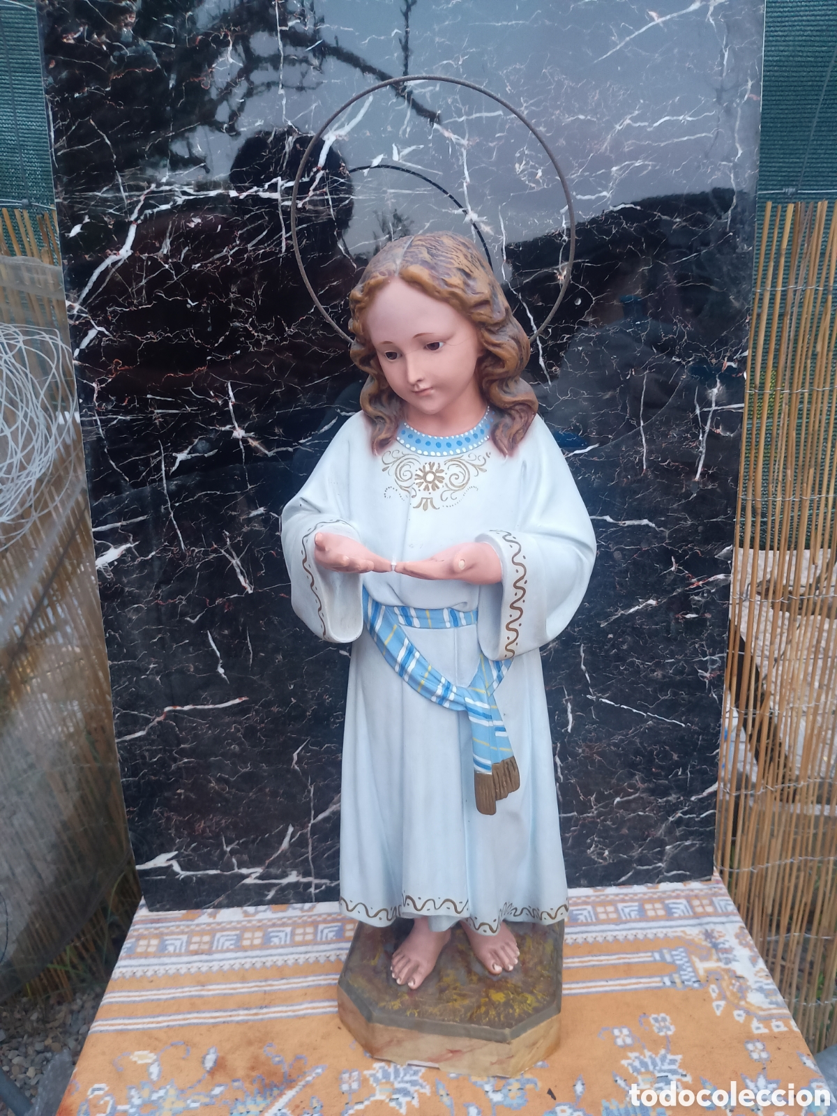 Arte: Estatua de la Virgen Ni&ntilde;a pintada a mano