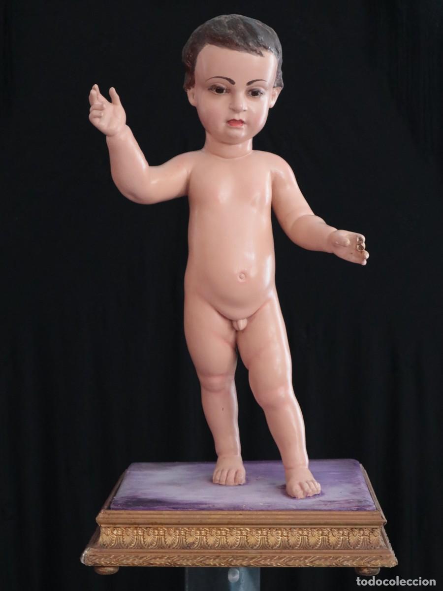 Arte: Ni&ntilde;o Jes&uacute;s elaborado en madera tallada y policromada. Siglos XVIII-XIX. Mide 58 cm de altura.
