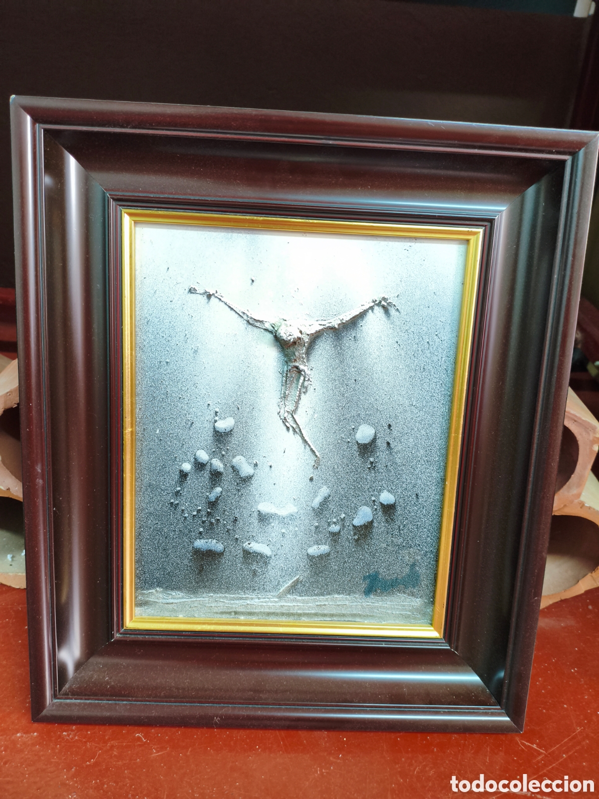 Arte: Cuadro Relieve Cristo Crucificado - T&eacute;cnica Mixta - Enmarcado (36 x 42 cm)
