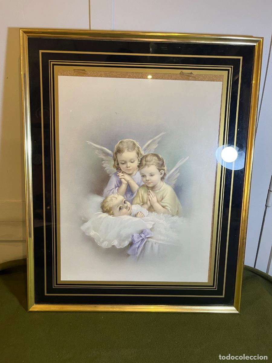 Arte: Cuadro &Aacute;ngeles Custodios con beb&eacute; litograf&iacute;a religiosa infantil enmarcada con gran paspart&uacute; negro y