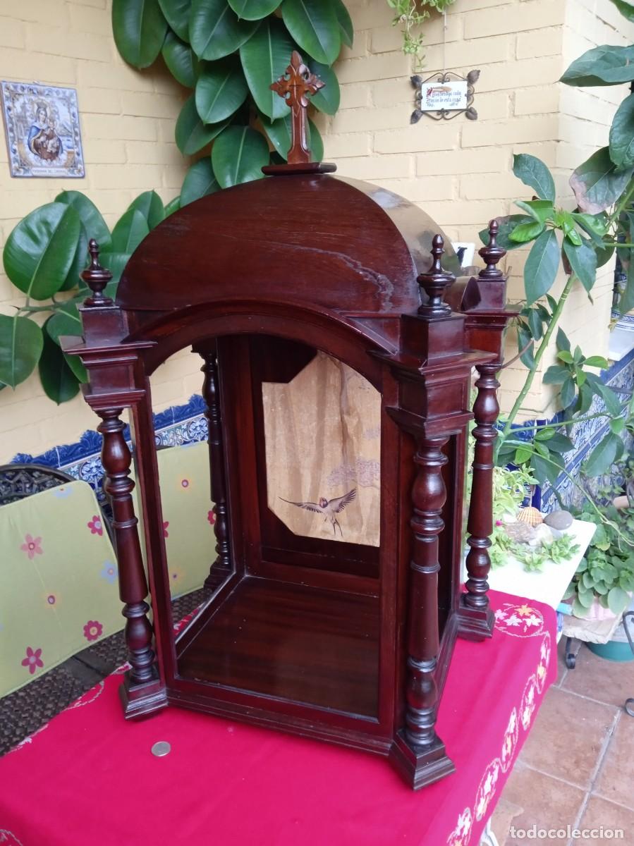 Arte: Capilla hornacina antigua de madera para figura religiosa