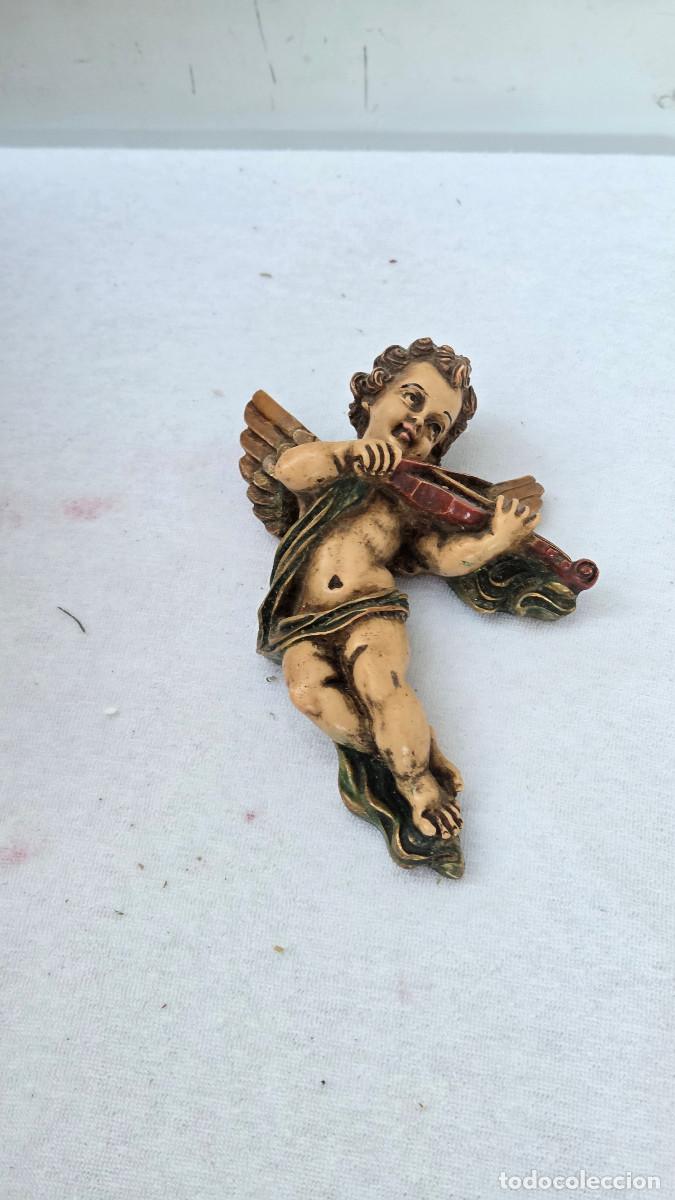 Arte: figura de angel en yeso policromado