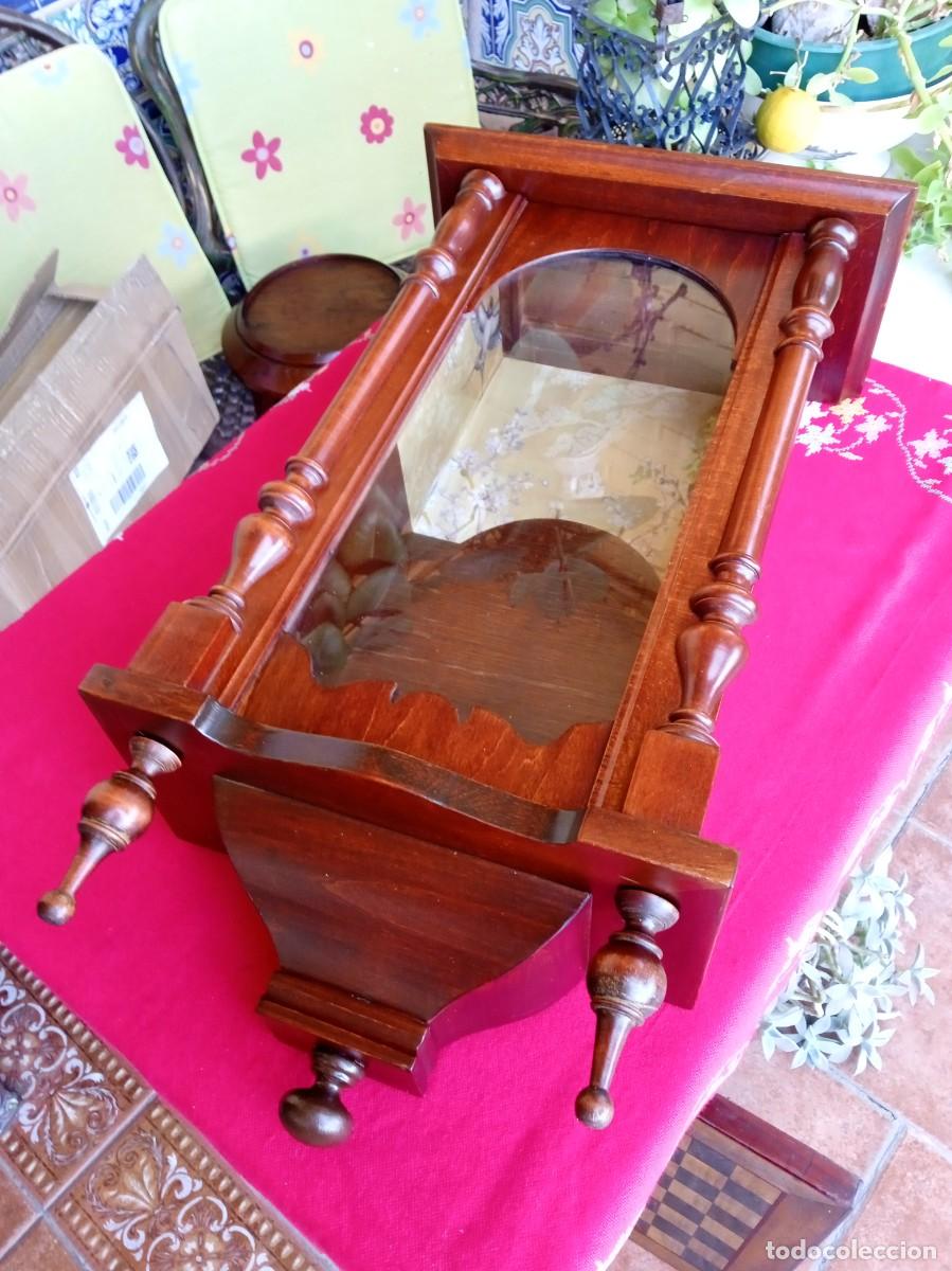 Arte: Capilla hornacina antigua de madera para figura religiosa