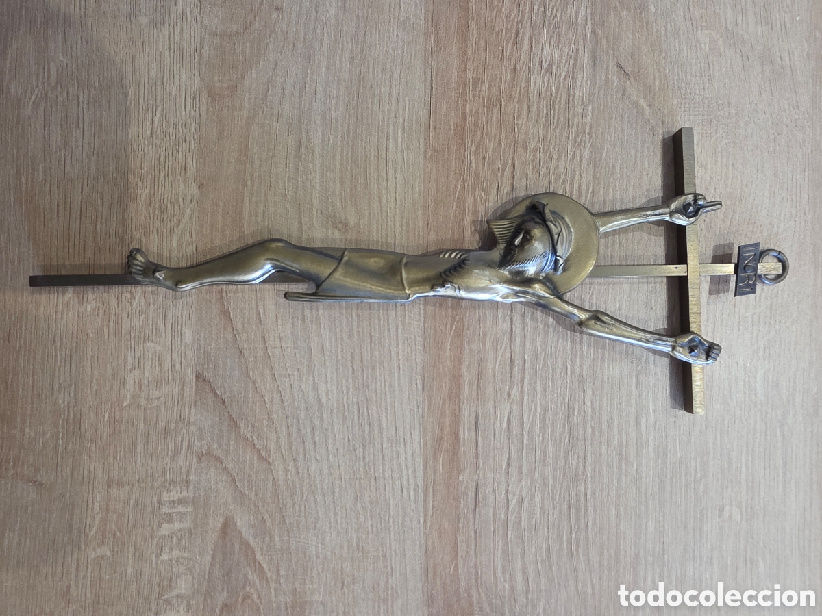 Arte: Crucifijo en laton para pared