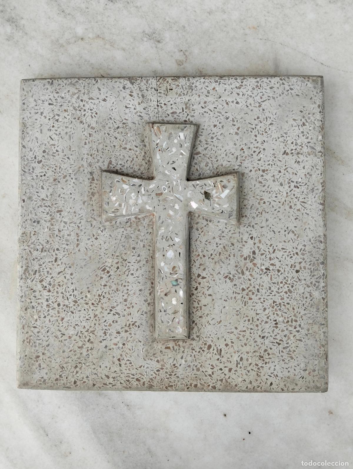 Art: Antiguo azulejo gris cuadro piedra artificial cruz religiosa cristiana Jes&uacute;s altar iglesia a&ntilde;os 60