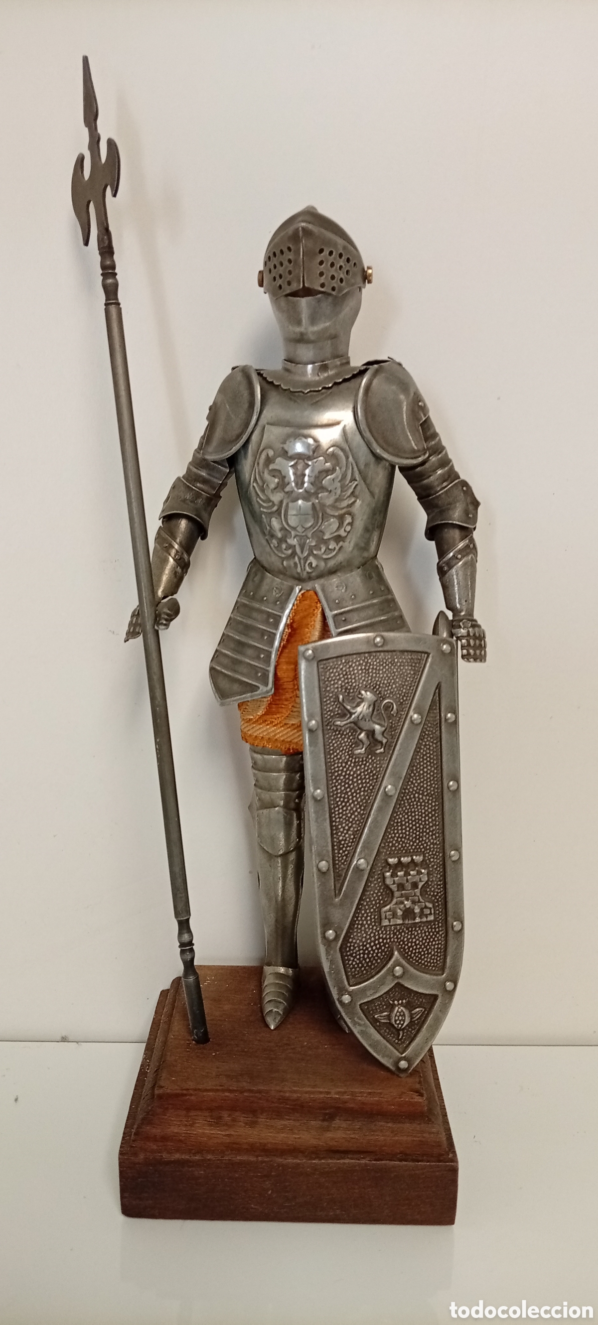 Arte: .ESCULTURA ANTIGUA DE GUERRERO MEDIEVAL CON ARMADURA