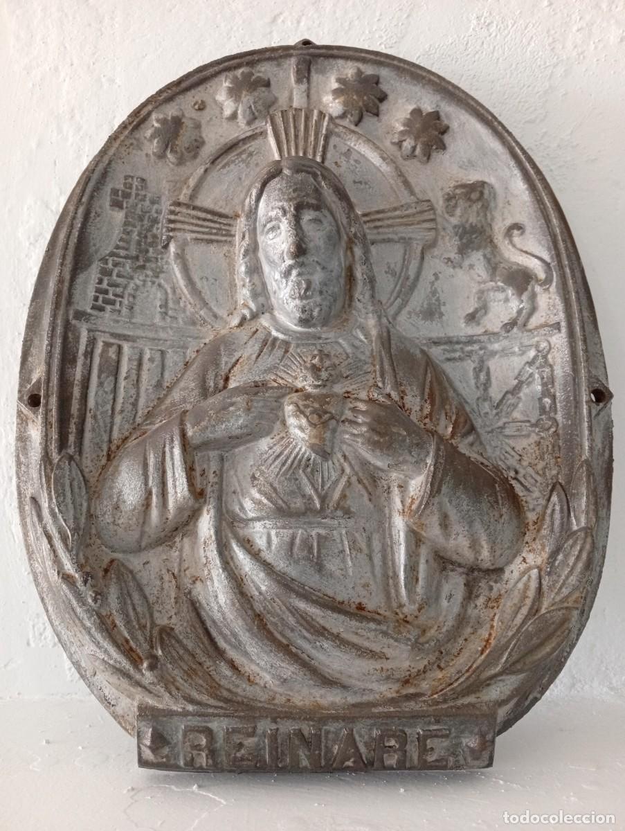 Arte: Enorme placa detente Sagrado Corazon de Jes&uacute;s Reinare imagen en relieve hierro colado fundici&oacute;n