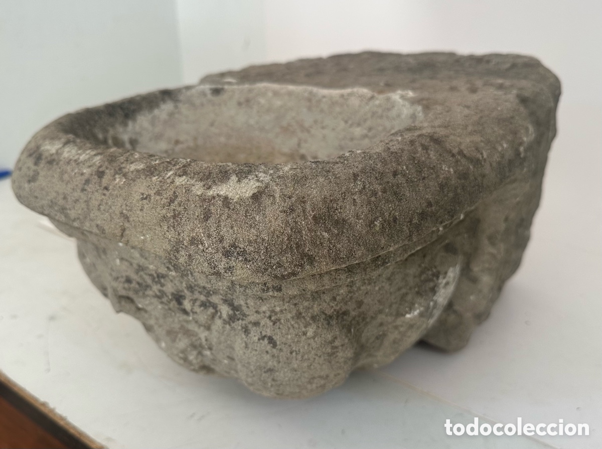 Arte: ANTIGUA PILA IGLESIA DE AGUA BENDITA O BENDITERA EN PIEDRA ESCULPIDA DE ALTA EPOCA.