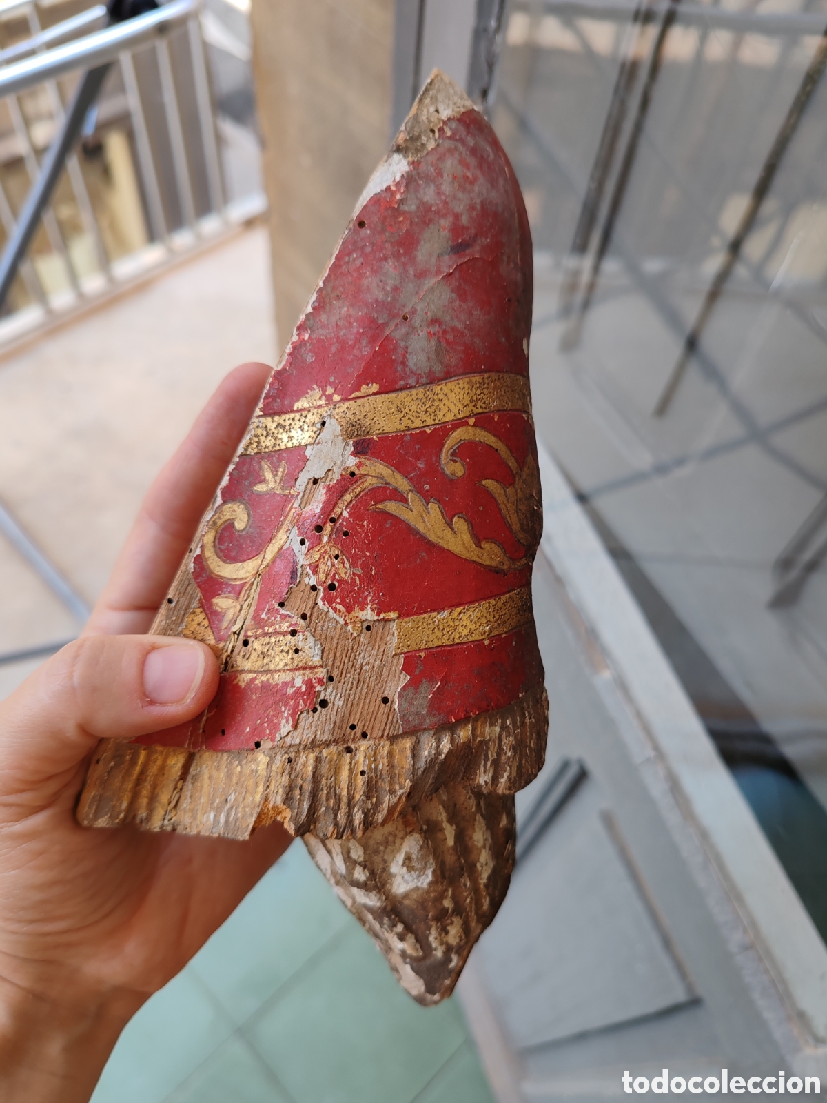 Arte: fragmento de brazo con ropaje policromado talla religiosa