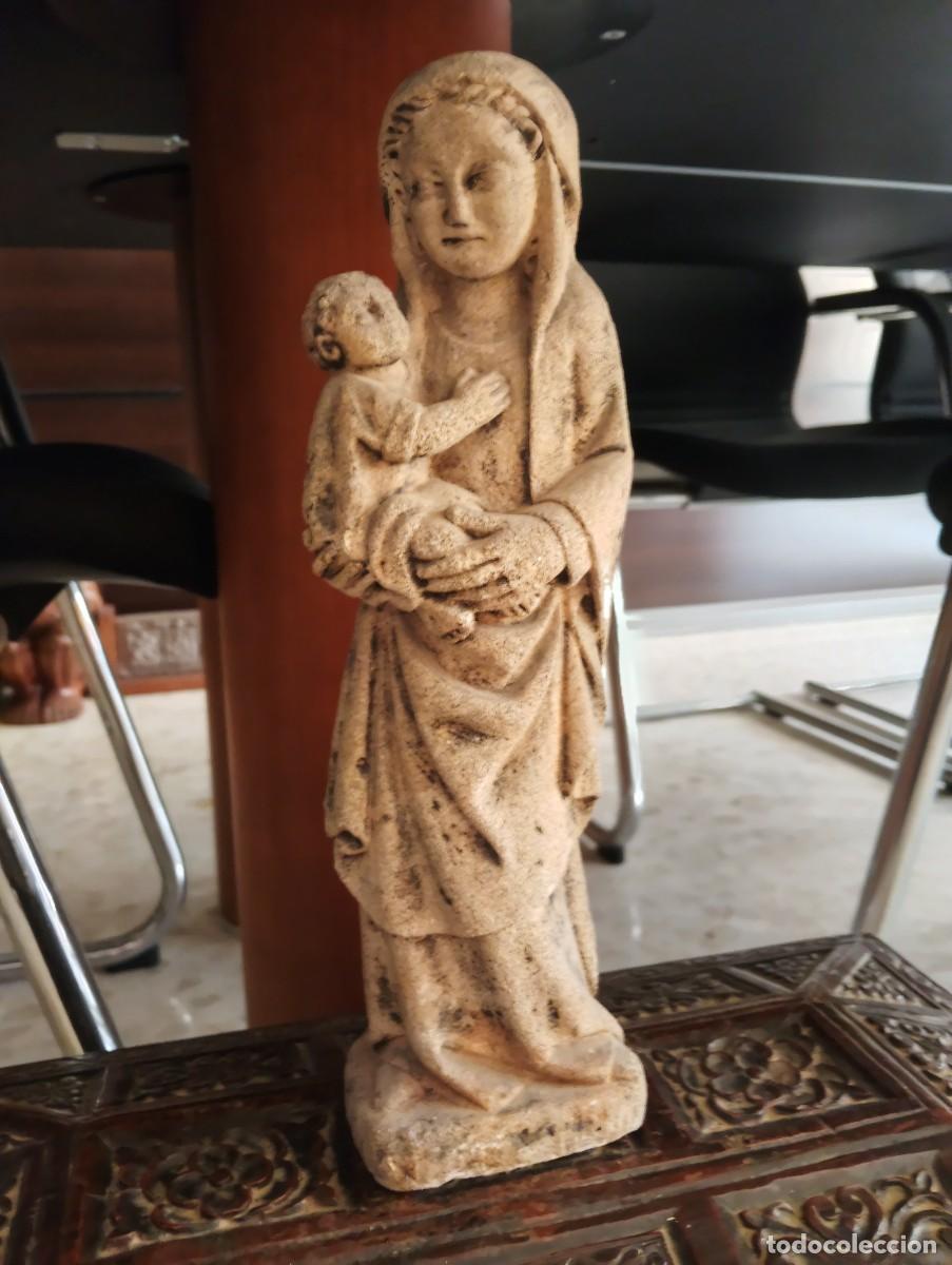 Arte: ANTIGUA IMAGEN ESCULPIDA EN PIEDRA ARENISCA - VIRGEN MAR&Iuml;A CON EL NI&Ntilde;O JESUS - 27,5 CM